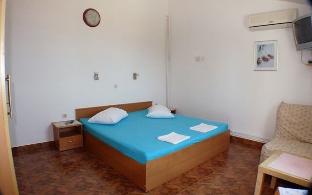 Hotel Hilde Yellow House
