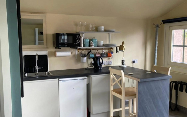 The Cosy Cabin by the shore