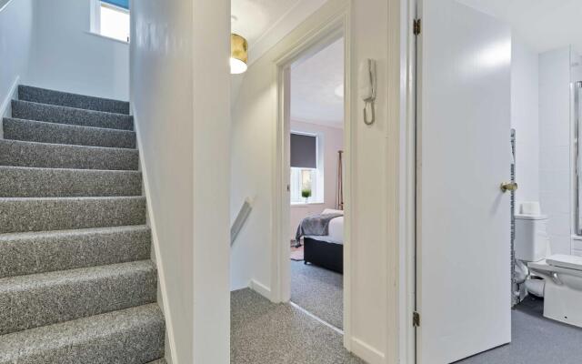 Seabright Townhouse | By My Getaways | Parking for one car