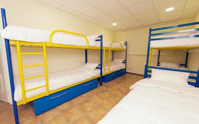 Leader Hostel