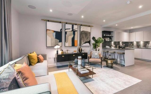 Deluxe elegant and very spacious apartment#17