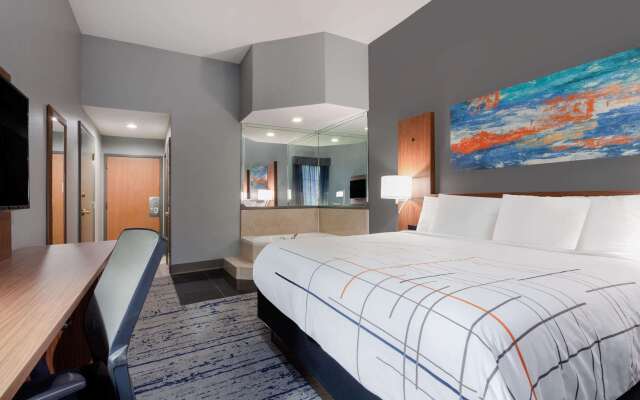 La Quinta Inn & Suites by Wyndham St. Petersburg Northeast