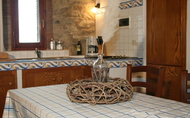 Cosy apartment in the well known Chianti area, with swimming pool and terrace.