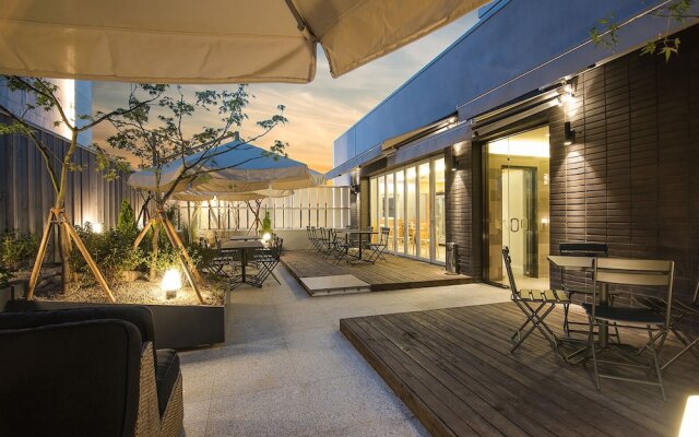 Blo By Blo Hotel