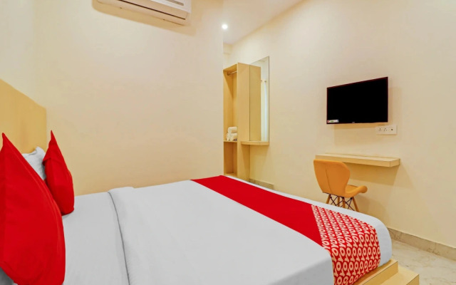 Super OYO Flagship Landcorp Hotels Near Shilparamam