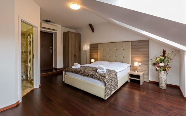 Old Town Residence by Little King