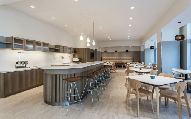 Element Austin Downtown