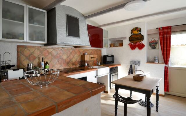 Quaint Villa With Private Pool in Molières-sur-cèze