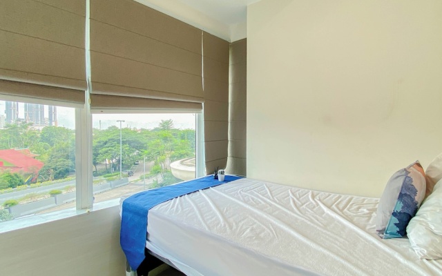 Comfy and Spacious 3BR with Extra Room Grand Kamala Lagoon Apartment By Travelio – Guest Rooms – Bekasi