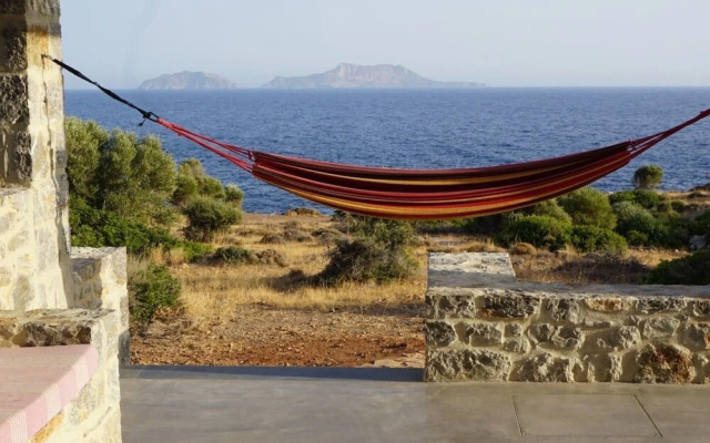 Villa Alati - Seafront Villa With Swimming Pool