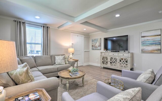 Walk to Beach: Home in Galveston!