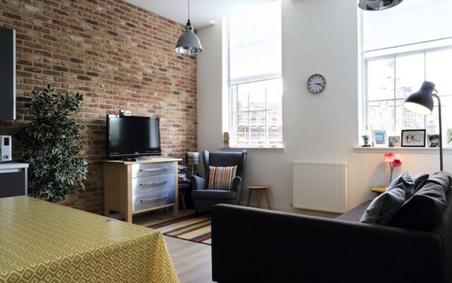 Spacious 2 Bedroom Loft In Converted School