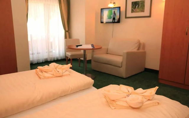 Strandhotel & Restaurant Mirow