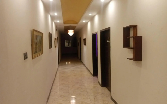 Abbott Crown Hotel and Restaurant