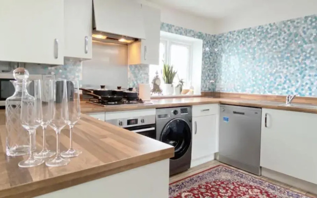 Entire home: Bicester Village 10min walk (650m)