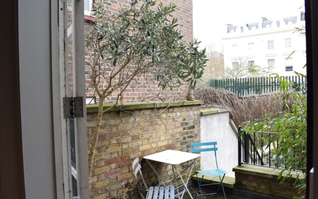 3 Bedroom Notting Hill House With Balcony