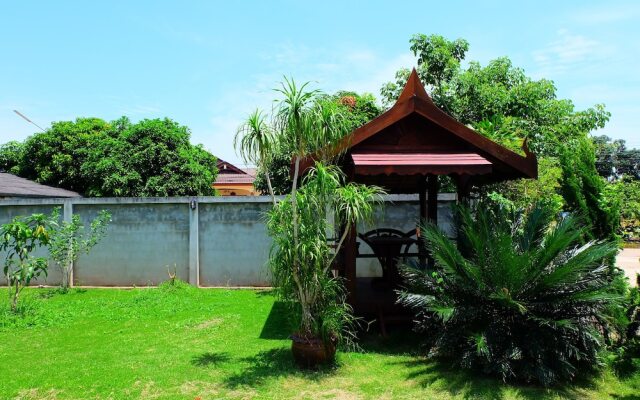 Ruan Chompoo Resort