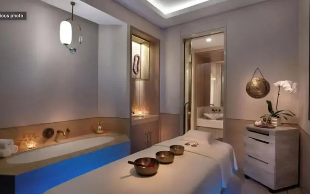 Luxurious St Regis 1 Bed Palm View