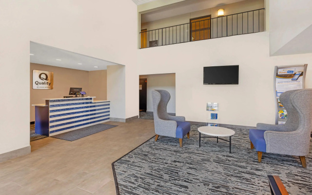 Quality Inn Chesterton near Indiana Dunes National Park I-94