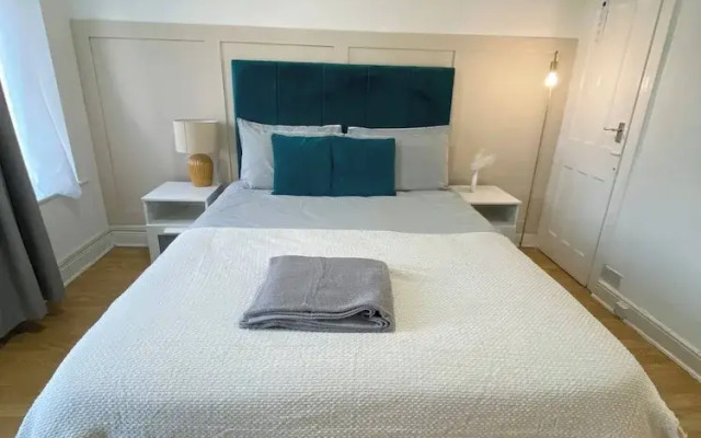 Modern Townhouse-free Parking-game Room-w-ifi