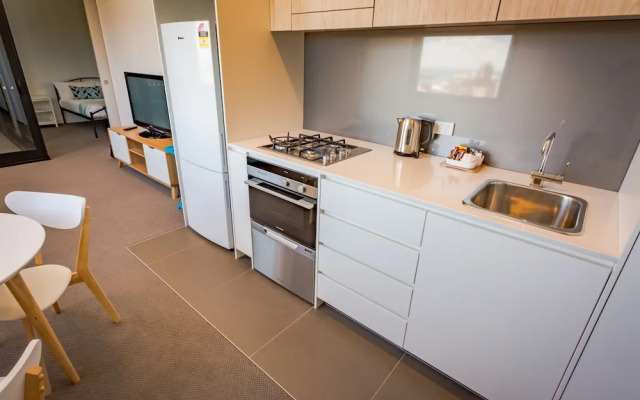 Newcastle Beach 1-BR Apartment w/ City views