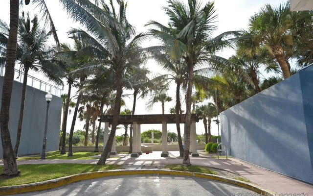 Crystal Beach Suites Miami Oceanfront Hotel