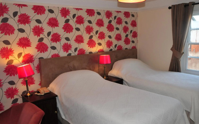 The Edward Hotel