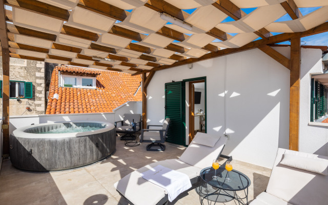Le Premier Luxury Rooms