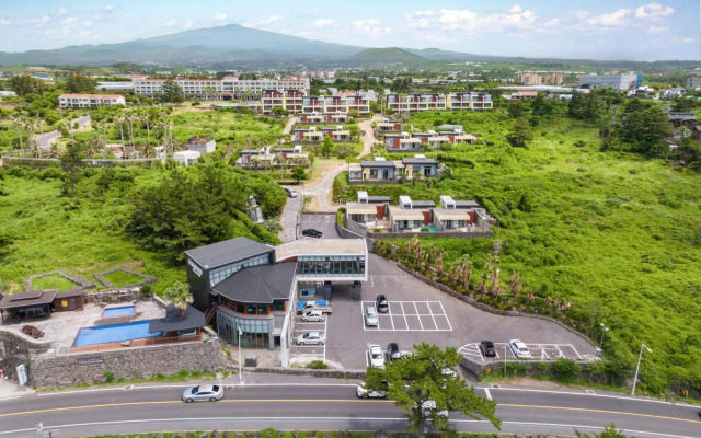 Luston Villa & Hotel