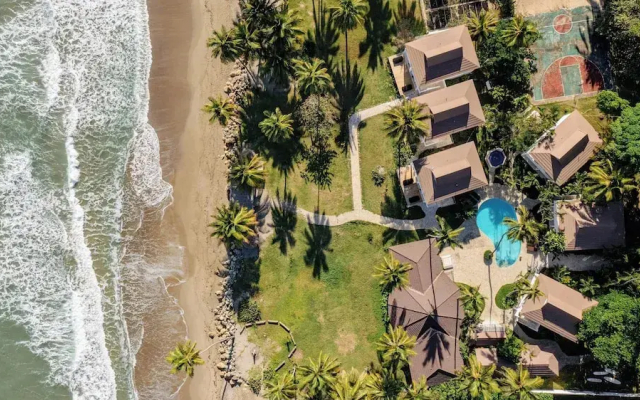 Room in Guest Room - Oceanfront Suite With Kitchenette Stunning Views & Secluded Luxury