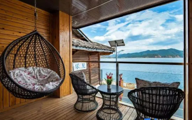 Lugu Lake Hongyun Yaju Homestay – Balcony – Dazui