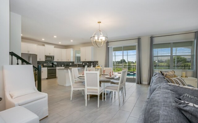 Contemporary Home w/ Private Pool& Spa!