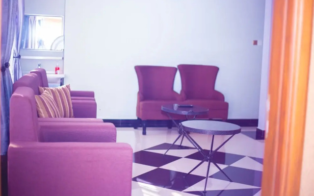 La'Tonna Safari Hotel