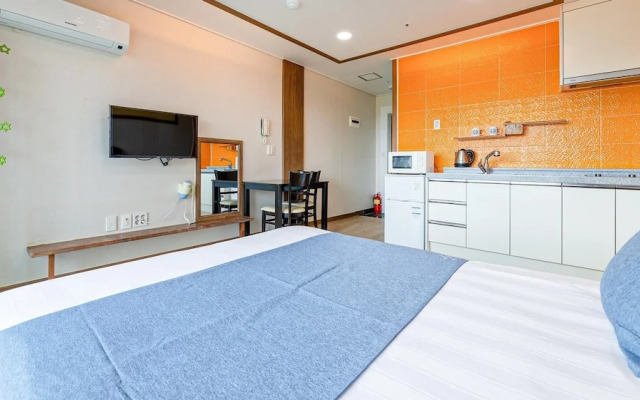Seogwipo Dobitnarae Resort