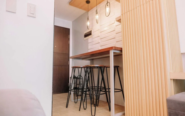 A Warm & Cozy City Studio