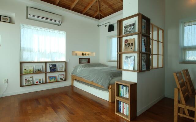 Hoclack Rooftop Moonlight