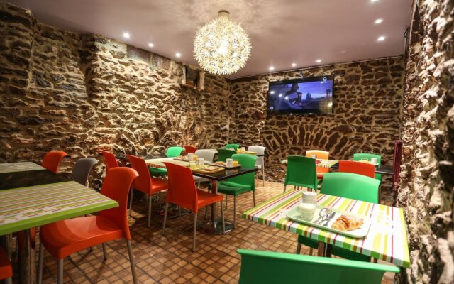 Le Montclair Montmartre by River Hostel
