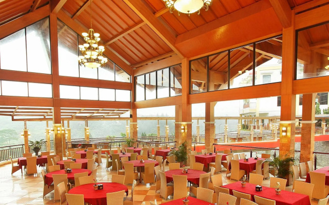 Grand Ussu Hotel & Convention