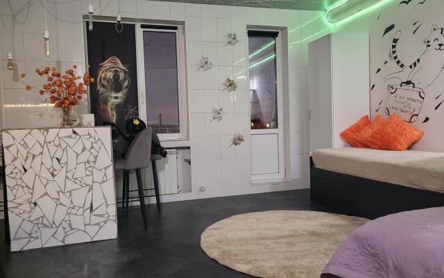 HOW ARE YOU AT HOME on Leninsky Prospekt