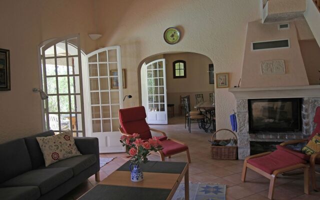Spacious Villa With Private Pool in the Heart of Provence!
