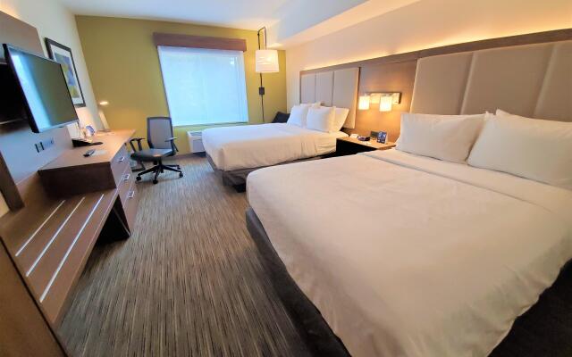 Holiday Inn Express & Suites Seattle North - Lynnwood, an IHG Hotel