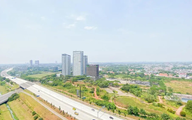 Relaxing And Strategic 2Br At Sky House Bsd Apartment