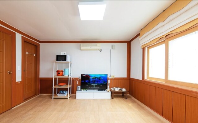 Taean Pine Scented Pension