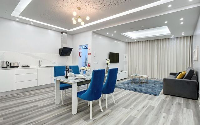 Torre Palace I by Atlantic Holiday