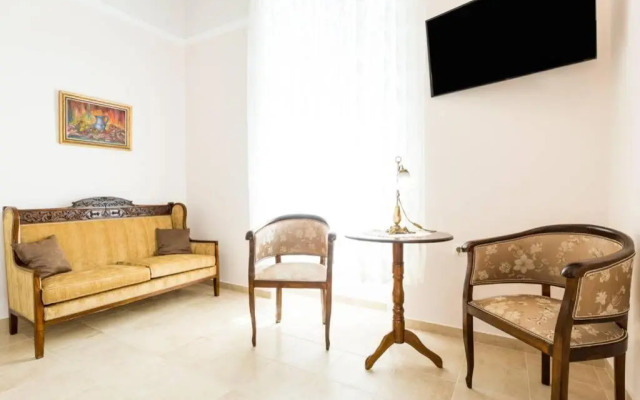 Neoclassical flat with 2 bedrooms in Piraeus