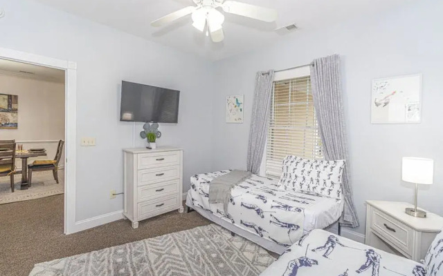 Stunning Renovated Golf Villa Near Beach