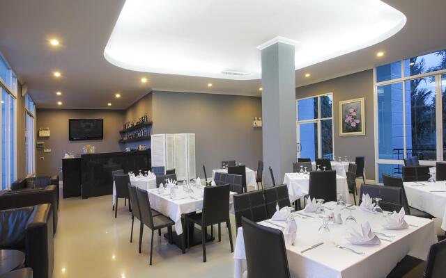 La Vie En Rose Hotel