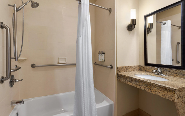 Holiday Inn Express Hotel & Suites Edmond by IHG