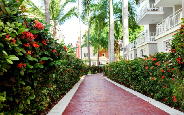 AVENTURA STUDIOS - POOL and BEACH CLUB