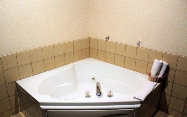 AmeriVu Inn & Suites - Cumberland